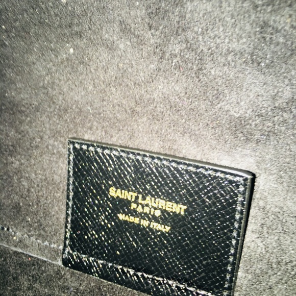 Saint Laurent Medium East/West Leather Tote - Picture 13 of 14